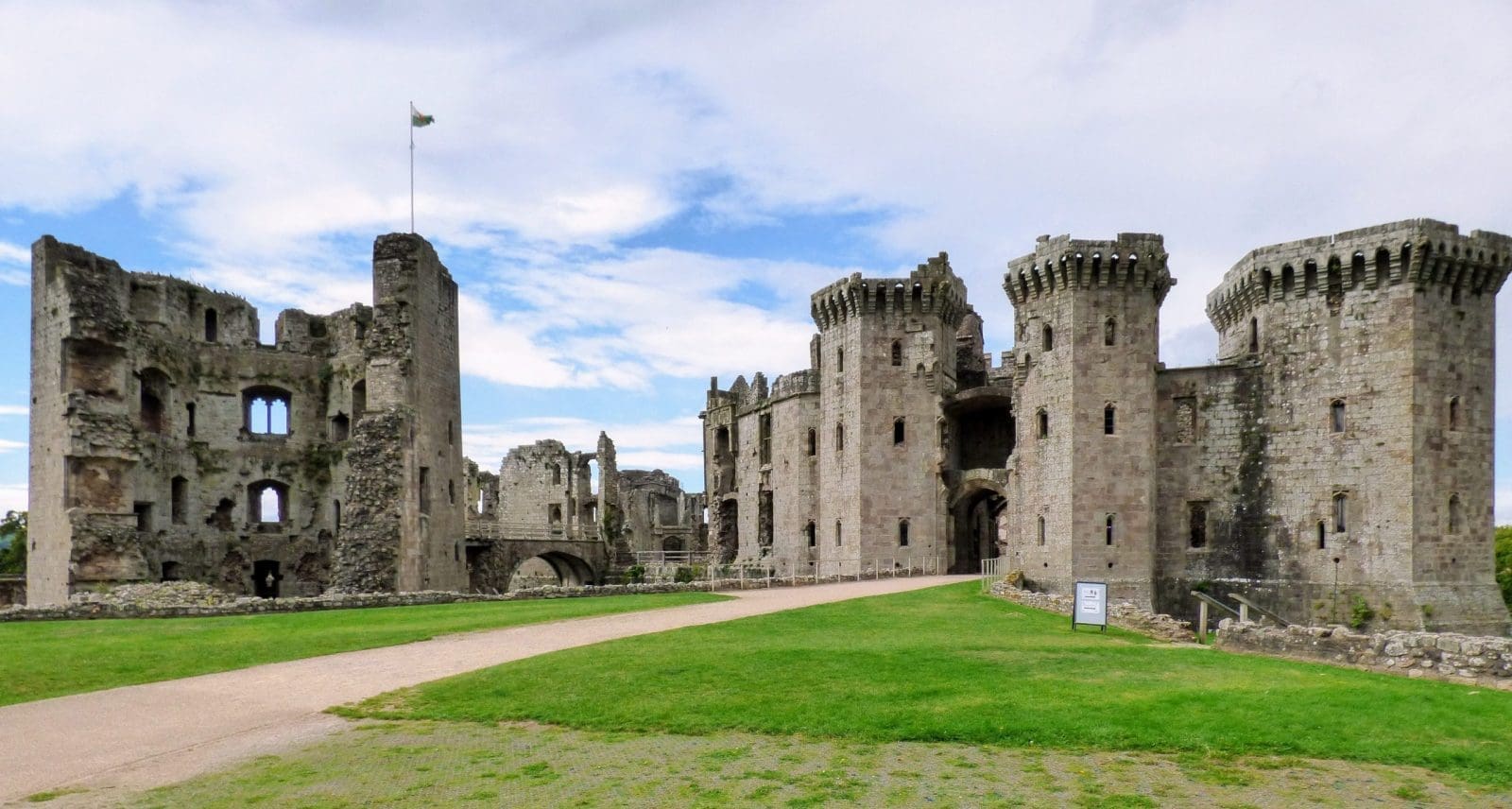 Raglan Castle Histories and Castles