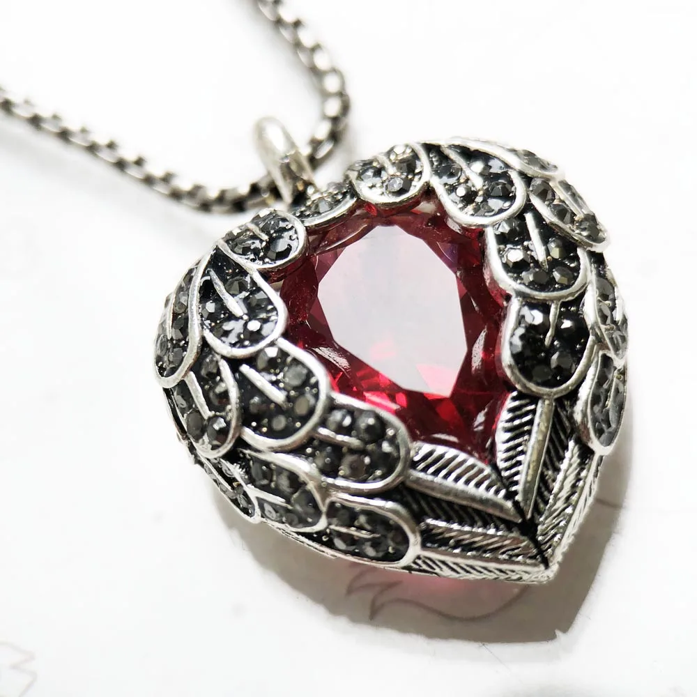 Fantasy & Vintage-Inspired Jewellery