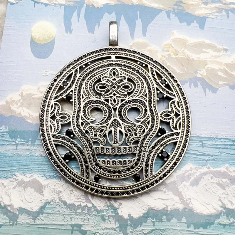 Skull Mask Pendant: Vintage Silver Jewelry Piece - Image 3